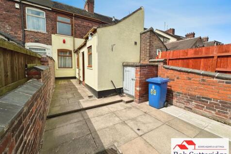ENCLOSED REAR YARD