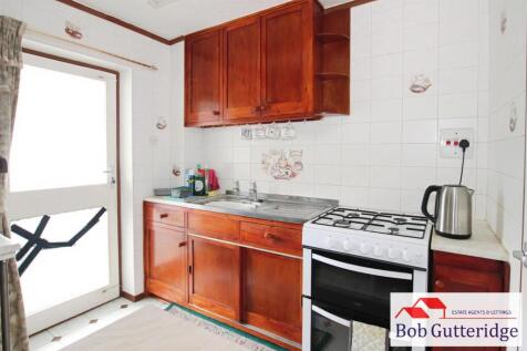 FITTED KITCHEN