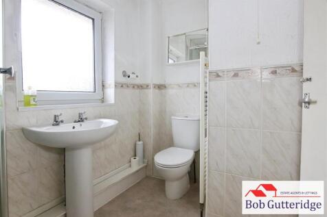 FIRST FLOOR BATHROOM