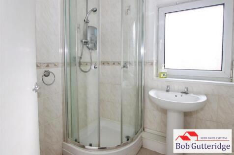 FIRST FLOOR BATHROOM