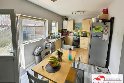 FITTED KITCHEN / DINING ROOM
