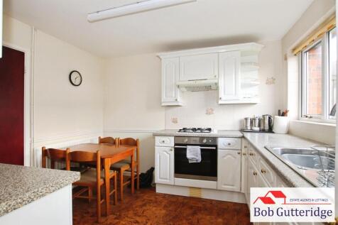 FITTED KITCHEN / DINER