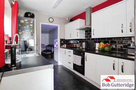 FITTED KITCHEN