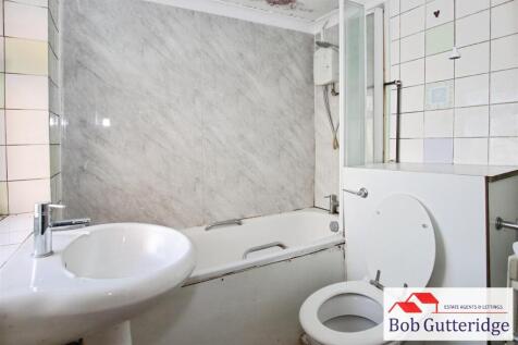 GROUND FLOOR BATHROOM