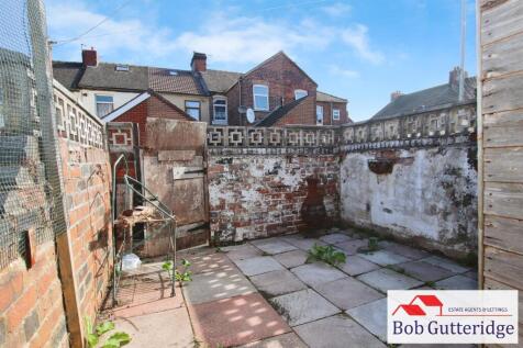 ENCLOSED REAR GARDEN