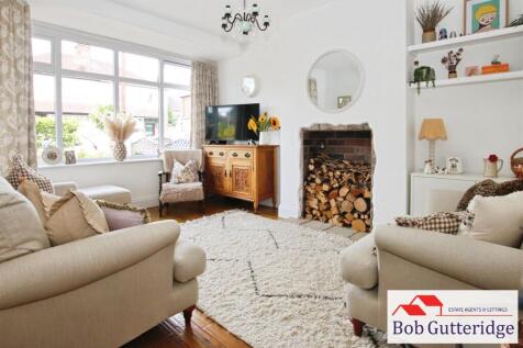 BAY FRONTED LOUNGE