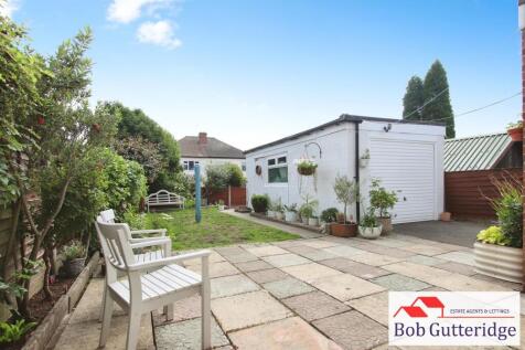 ENCLOSED REAR GARDEN