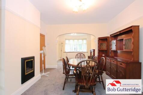 BAY FRONTED LOUNGE / DINING ROOM