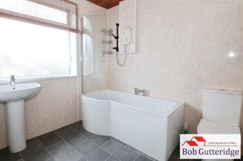FIRST FLOOR BATHROOM