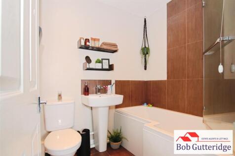 FIRST FLOOR BATHROOM