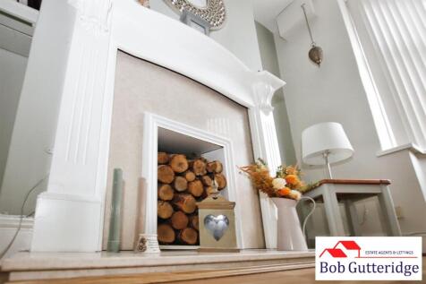 BAY FRONTED SITTING ROOM