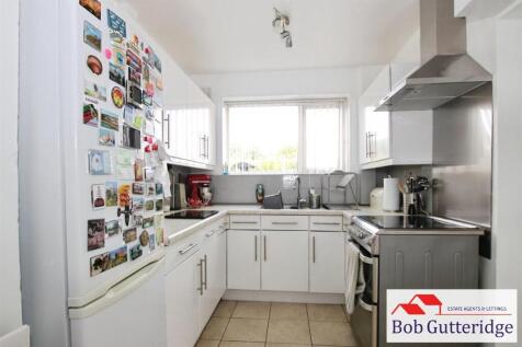 FITTED KITCHEN