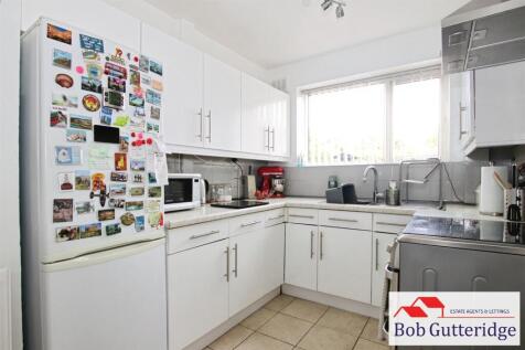 FITTED KITCHEN