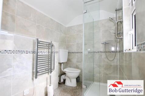 GROUND FLOOR SHOWER ROOM