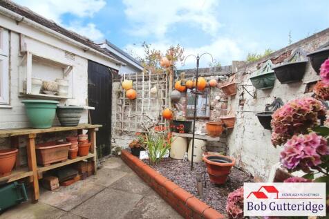 ENCLOSED REAR YARD