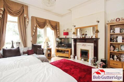 BAY FRONTED LOUNGE