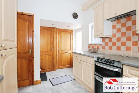 FITTED KITCHEN