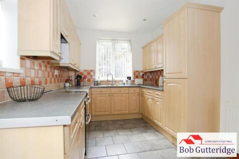 FITTED KITCHEN