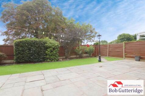 ENCLOSED REAR GARDEN