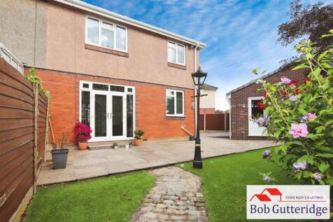 ENCLOSED REAR GARDEN