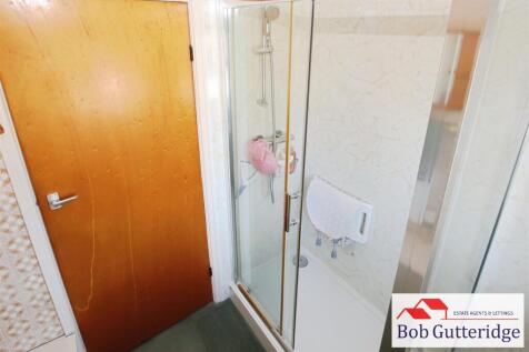 FIRST FLOOR SHOWER ROOM