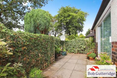 SIDE / REAR GARDEN