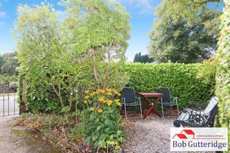 SIDE / REAR GARDEN