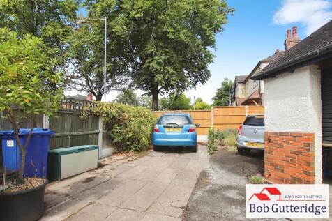 SIDE / REAR GARDEN
