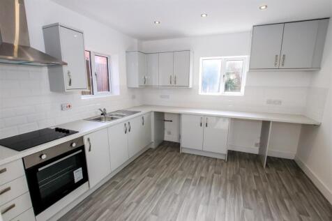 FITTED KITCHEN / DINER