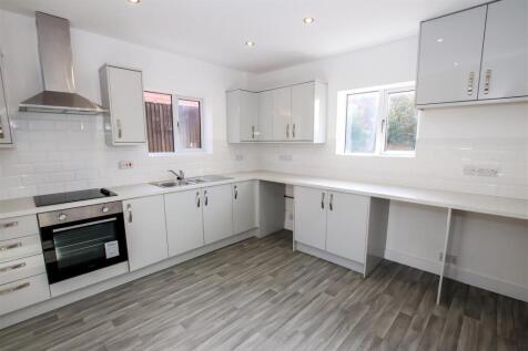 FITTED KITCHEN / DINER