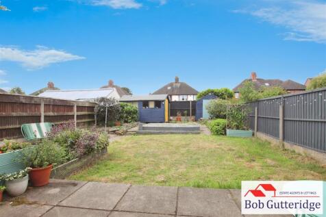ENCLOSED REAR GARDEN