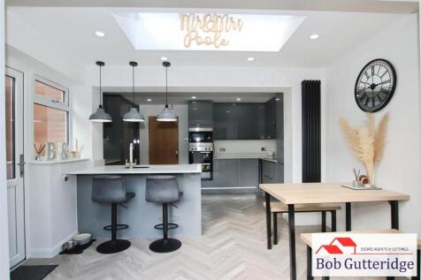 EXTENDED MODERN FITTED KITCHEN / DINING ROOM