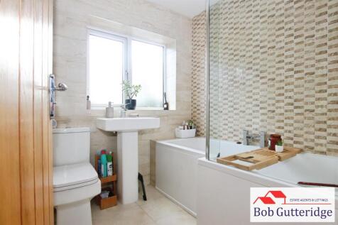 FIRST FLOOR BATHROOM