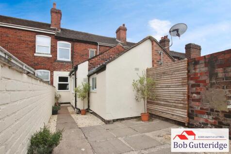 ENCLOSED REAR YARD