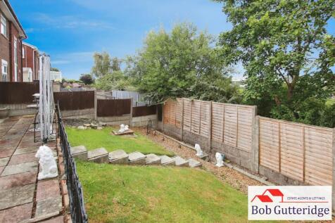 ENCLOSED REAR GARDEN