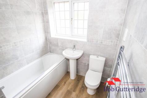 FIRST FLOOR BATHROOM