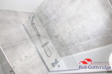 FIRST FLOOR BATHROOM