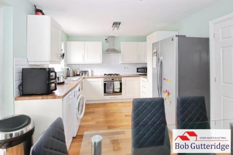 OPEN PLAN FITTED KITCHEN / DINING ROOM