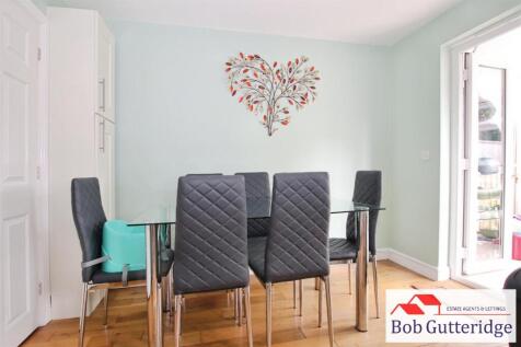 OPEN PLAN FITTED KITCHEN / DINING ROOM