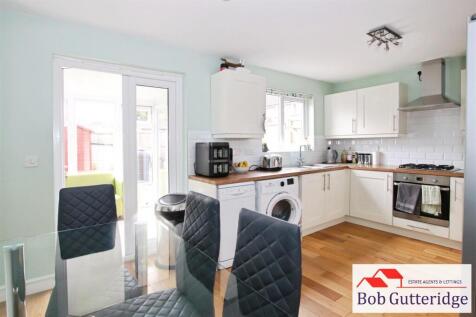 OPEN PLAN FITTED KITCHEN / DINING ROOM