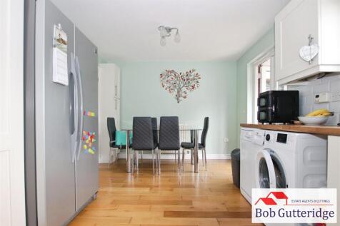 OPEN PLAN FITTED KITCHEN / DINING ROOM