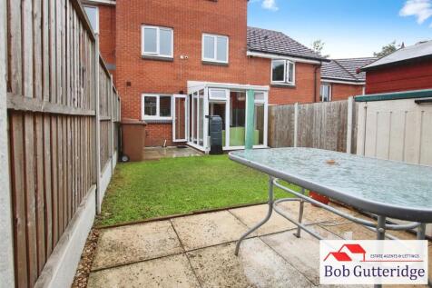 ENCLOSED REAR GARDEN