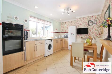 FITTED KITCHEN / DINING ROOM