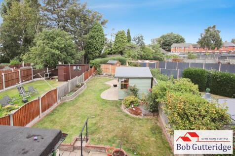 ENCLOSED REAR GARDEN