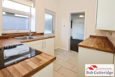 FITTED KITCHEN