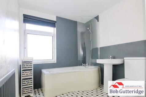 FIRST FLOOR BATHROOM