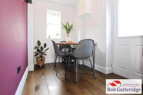 &#34;L&#34; SHAPED  FITTED KITCHEN / DINING ROOM