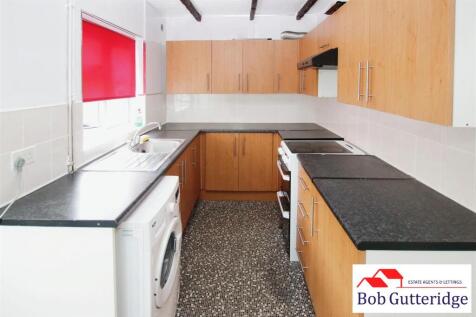FITTED KITCHEN