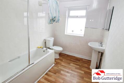 FIRST FLOOR BATHROOM