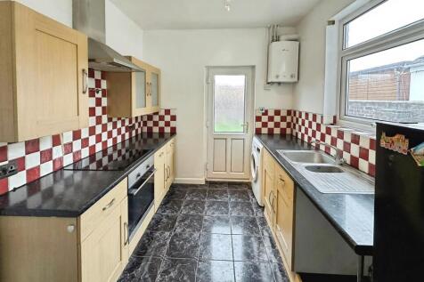 FITTED KITCHEN